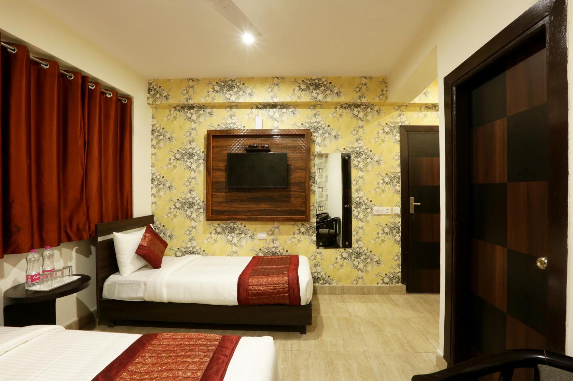 Hotel Sky Wood At Airport Nowe Delhi Zewnętrze zdjęcie