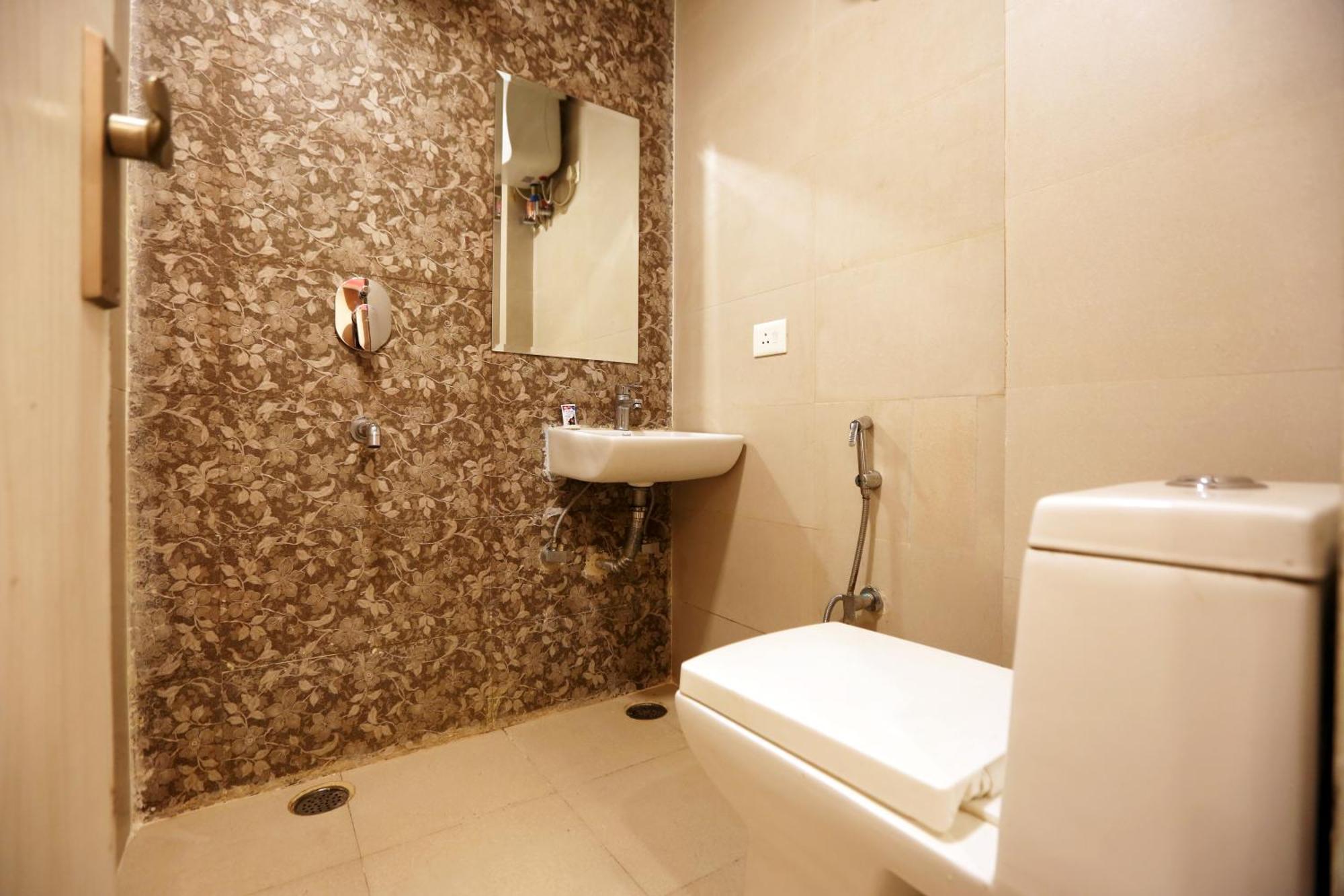 Hotel Sky Wood At Airport Nowe Delhi Zewnętrze zdjęcie