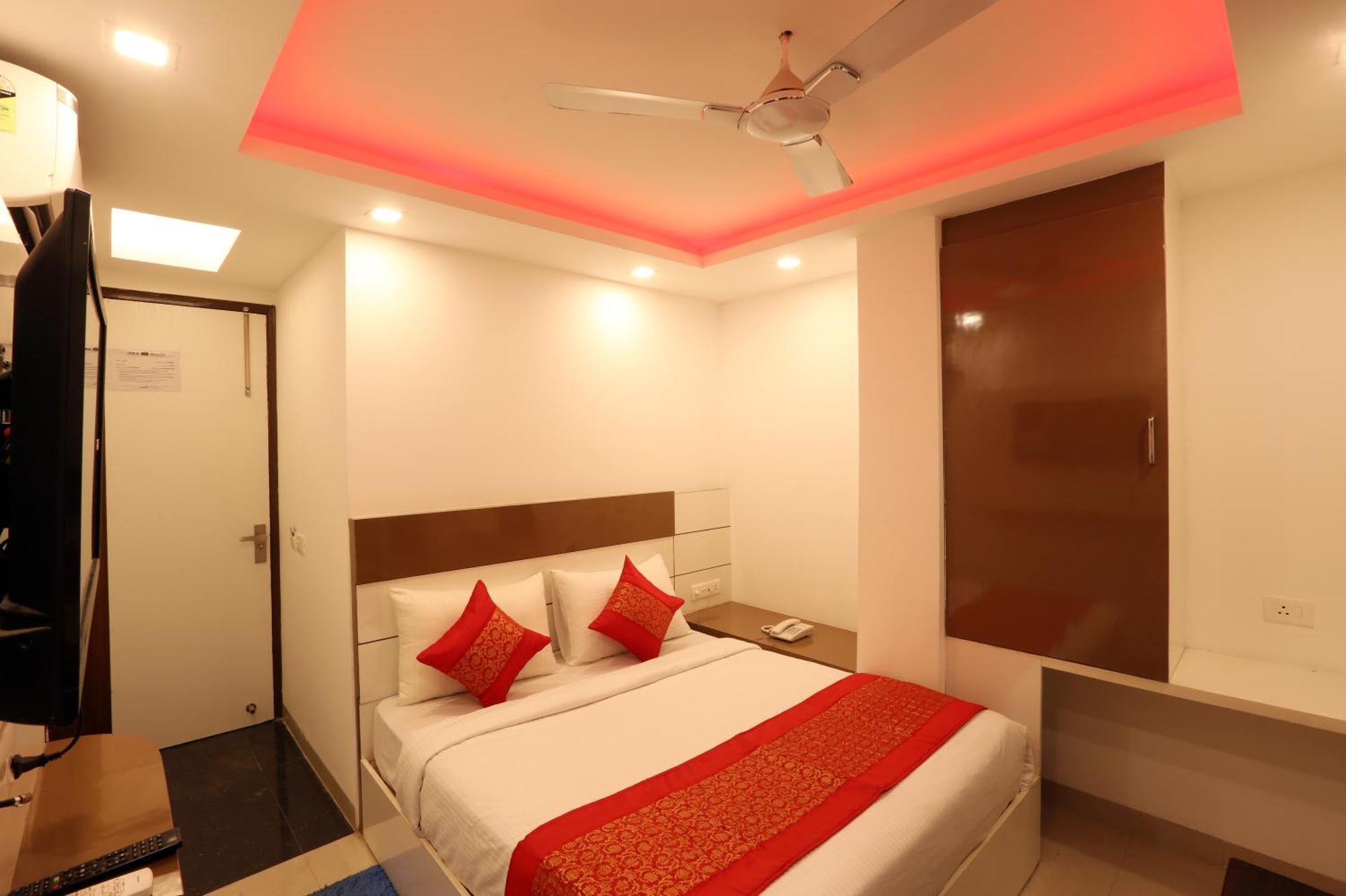 Hotel Sky Wood At Airport Nowe Delhi Zewnętrze zdjęcie