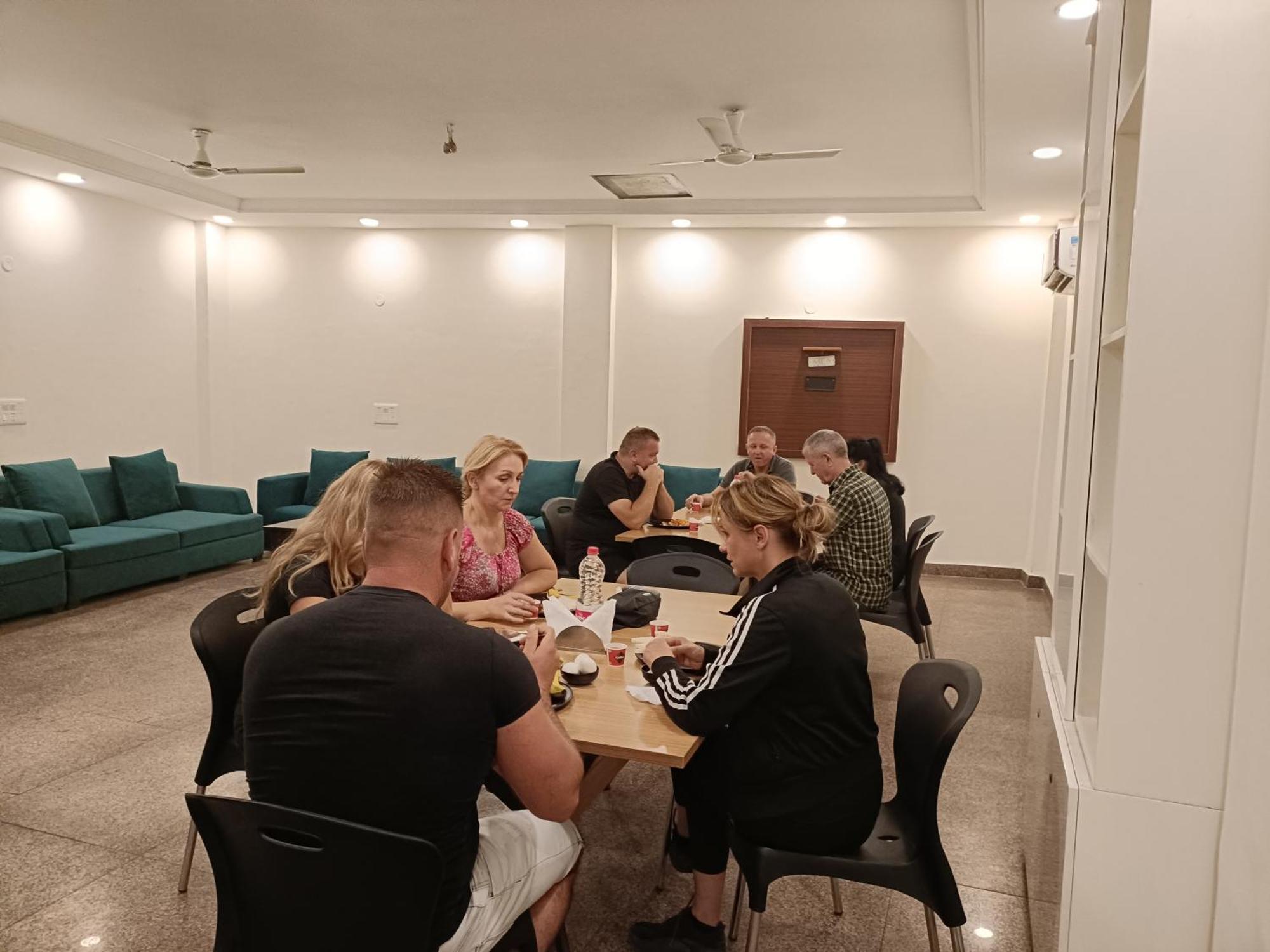 Hotel Sky Wood At Airport Nowe Delhi Zewnętrze zdjęcie