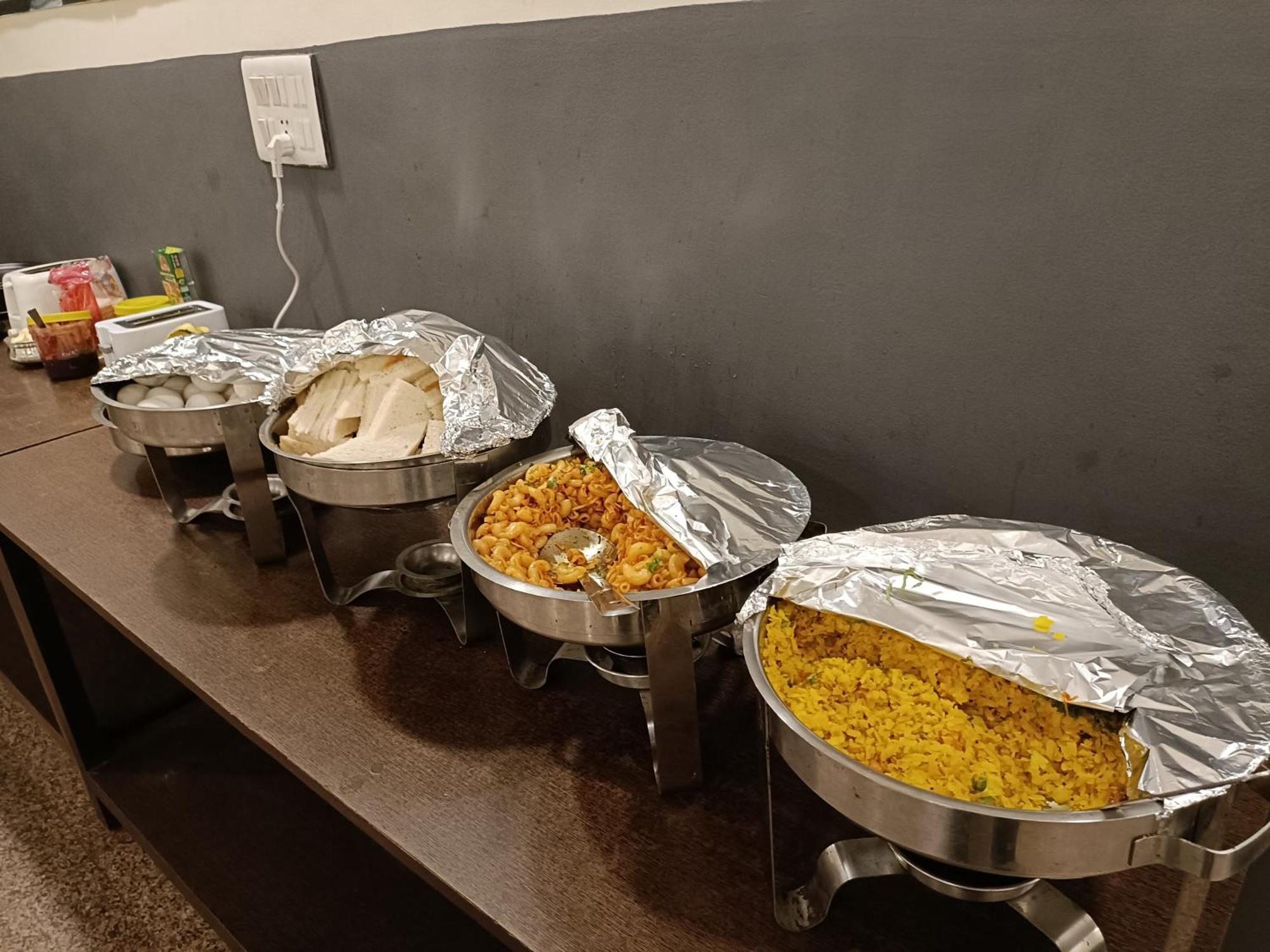 Hotel Sky Wood At Airport Nowe Delhi Zewnętrze zdjęcie